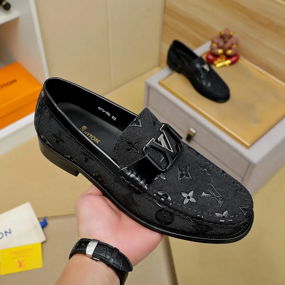 Men's shoes 💰 460 💰 Louis Vuitton LV ® 🆕 model 🔛Full shoe counter, first layer cowhide, 🐂leather lined casual shoes for men, super soft outsole, essential for driving. Counter synchronization, original first layer cowhide, completely 1:1 mold customization🌹top version, color optional! Number: 39-44 (customized at 38.45)